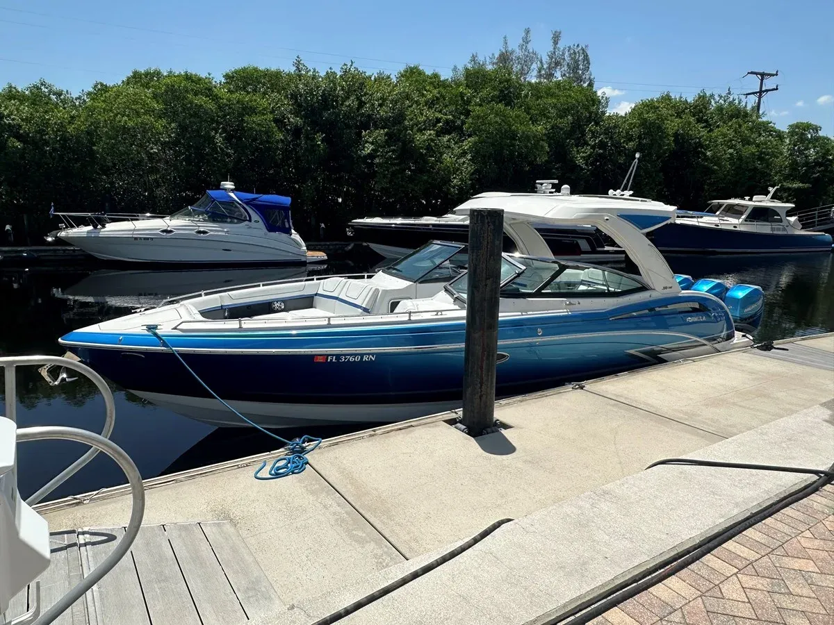 Formula 350 BR - Formula Boats yacht sale
