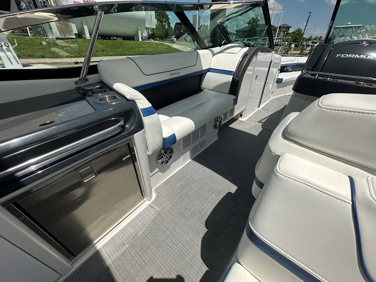 Formula 350 BR 37 yacht sale