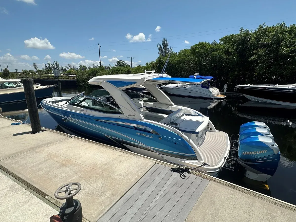 Formula 350 BR - Formula Boats yacht sale