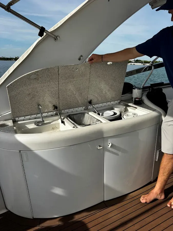 Buy a yacht Champagne Lady - Formula 370 SS 2004 370 SUPER SPORT