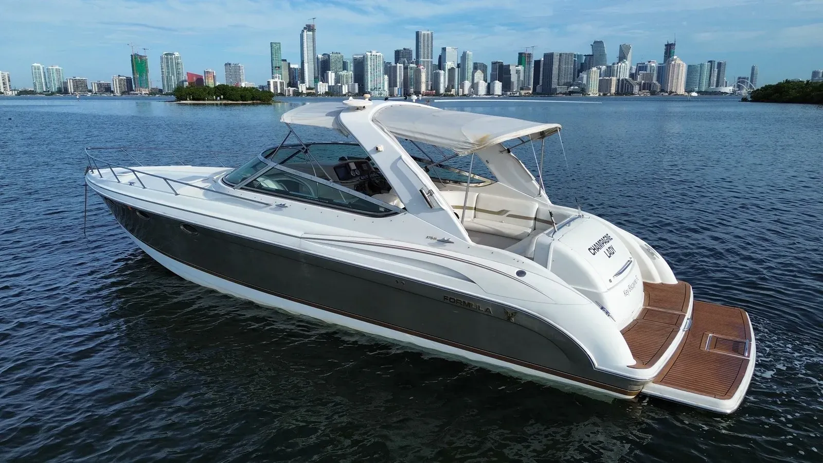 the best price on Champagne Lady - Formula 370 SS 2004