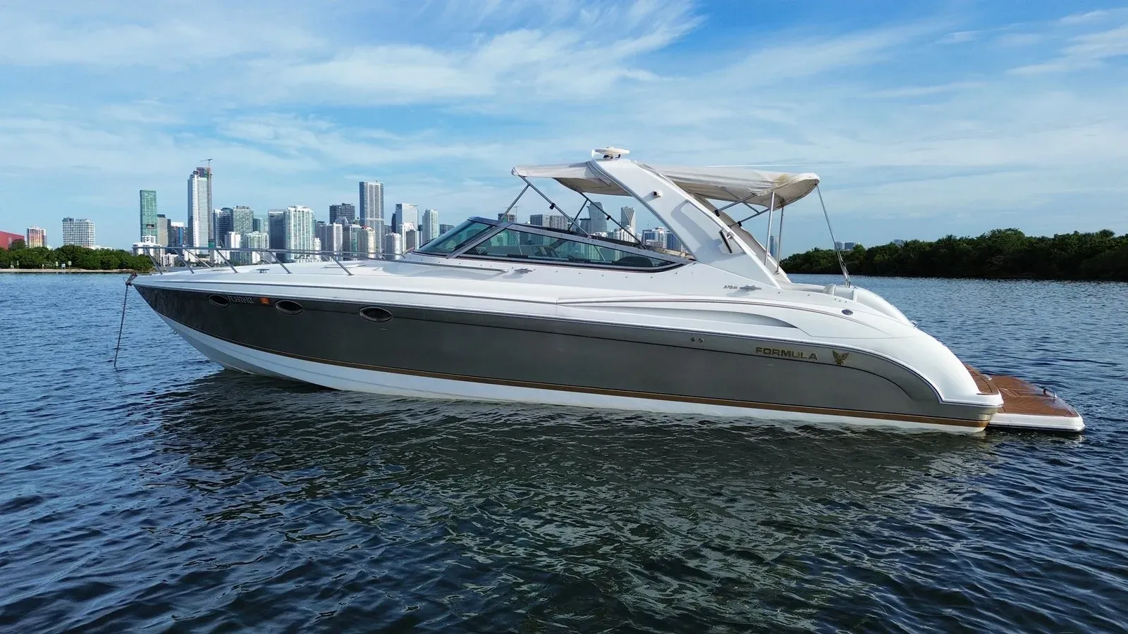 Buy a Champagne Lady - Formula 370 SS 2004 37 at Shestakov Yacht Sales