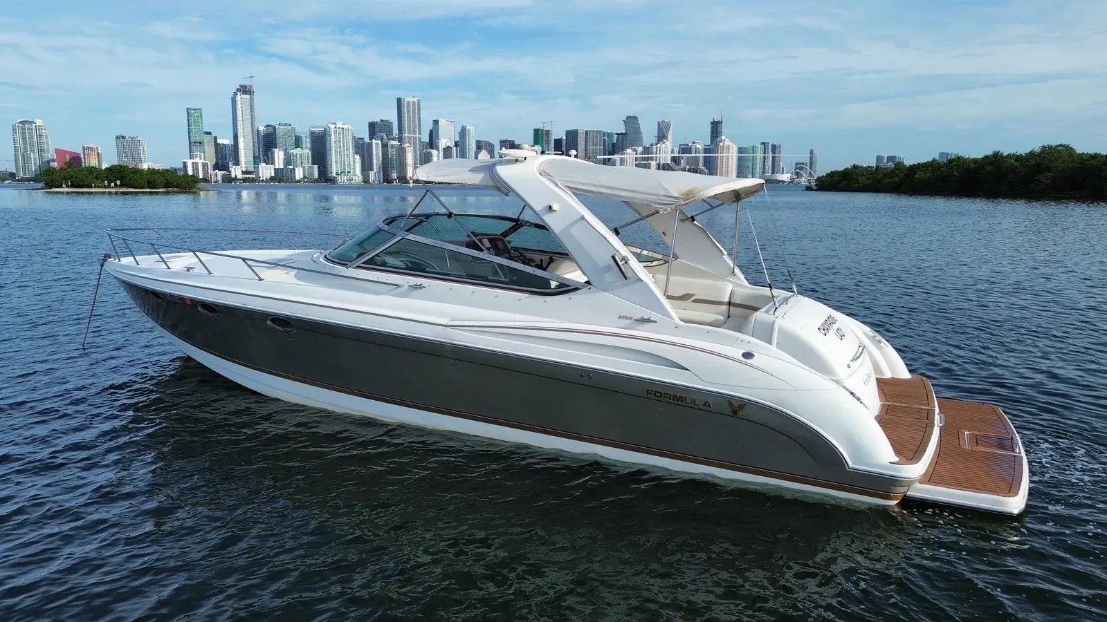 Buy a yacht Champagne Lady - Formula 370 SS 2004