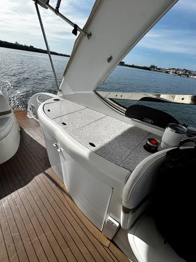 the best price on Champagne Lady - Formula 370 SS 2004 37