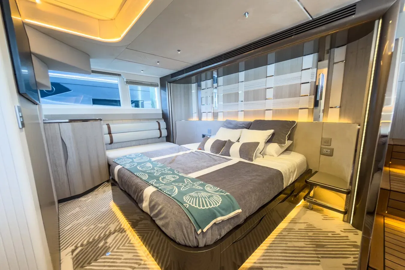 Buy a na 620 FLY at Shestakov Yacht Sales