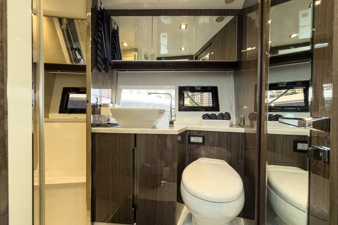 Buy a yacht LEESURE TIME - Galeon Yachts