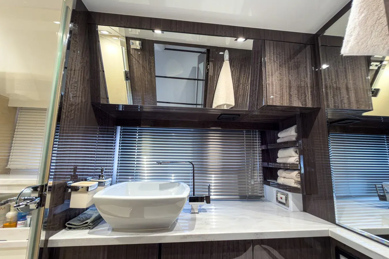 LEESURE TIME - Galeon Yachts price