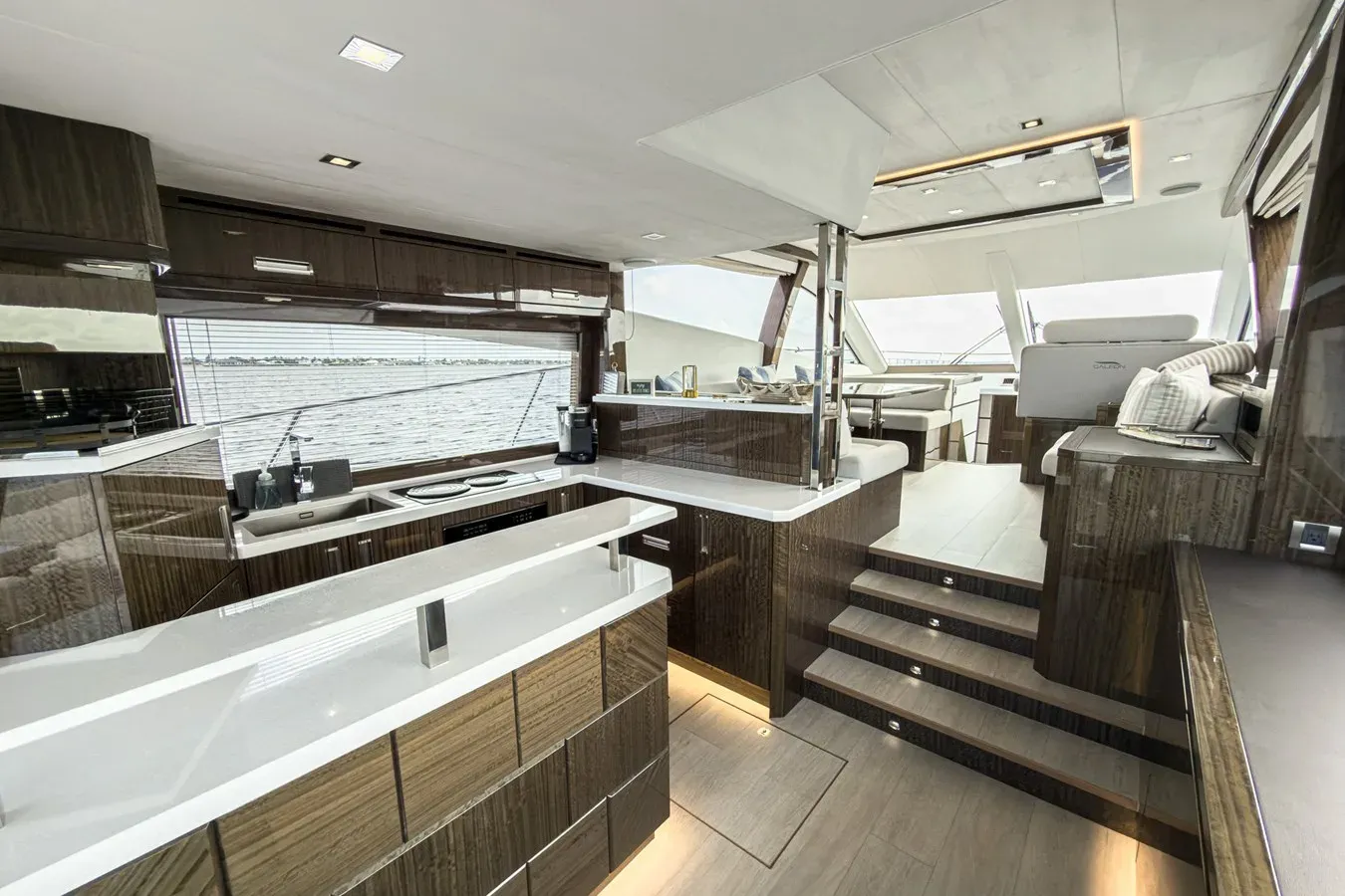 Buy a yacht LEESURE TIME - Galeon Yachts