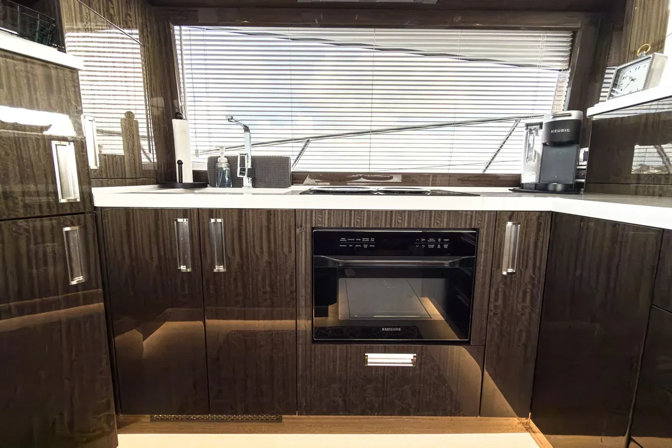 the best price on LEESURE TIME - Galeon Yachts