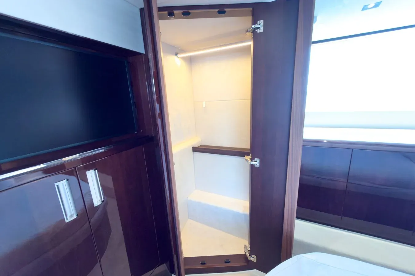 Buy a na - Galeon Yachts at Shestakov Yacht Sales