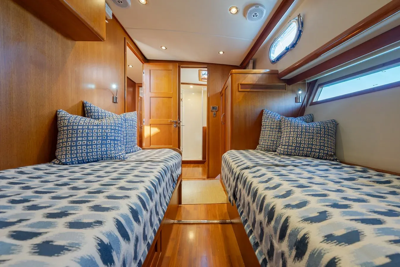 the best price on ITHAKI - GRAND BANKS MARINE