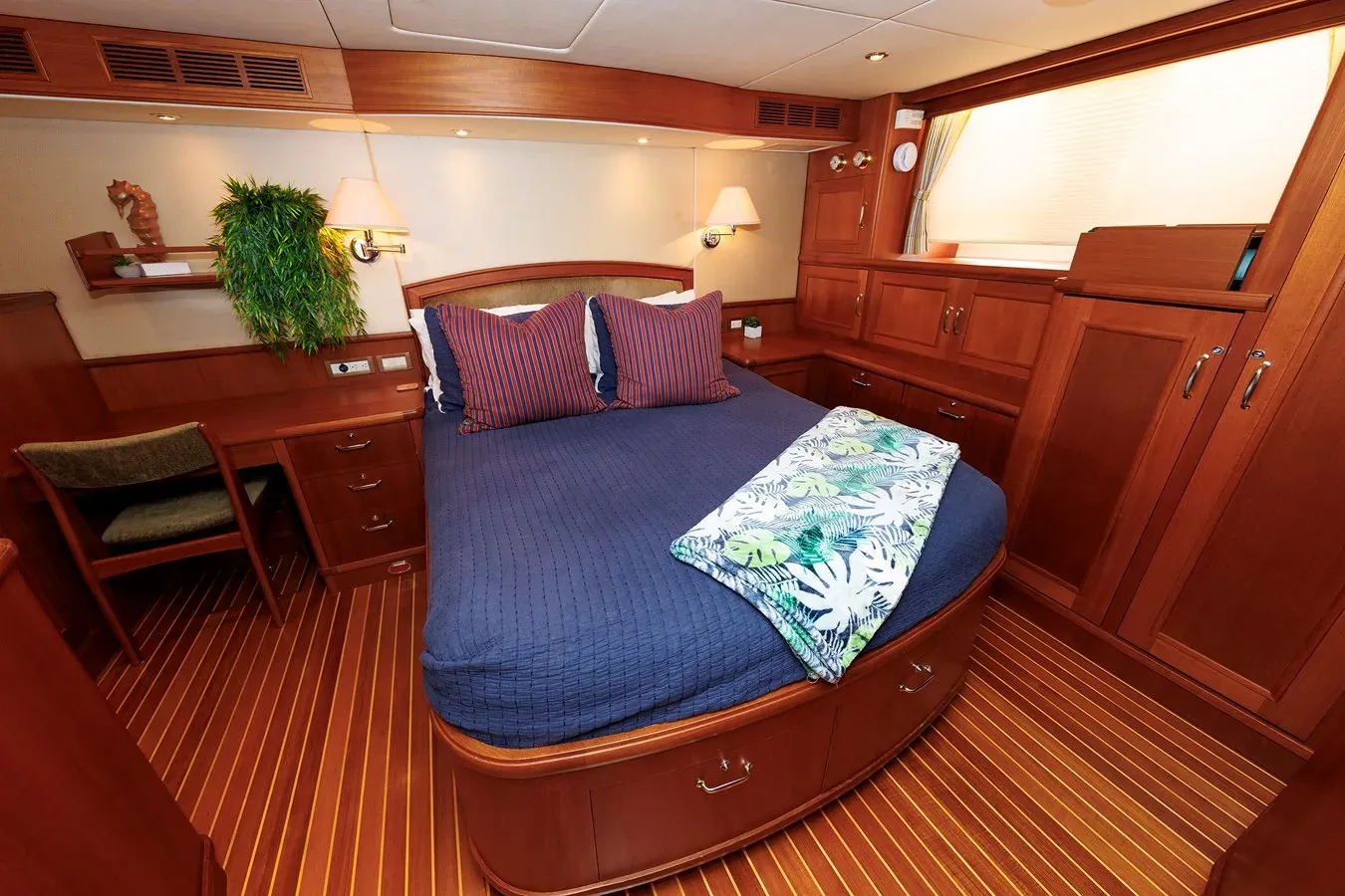 Купить яхту FeuryUs - GRAND BANKS MARINE в Shestakov Yacht Sales