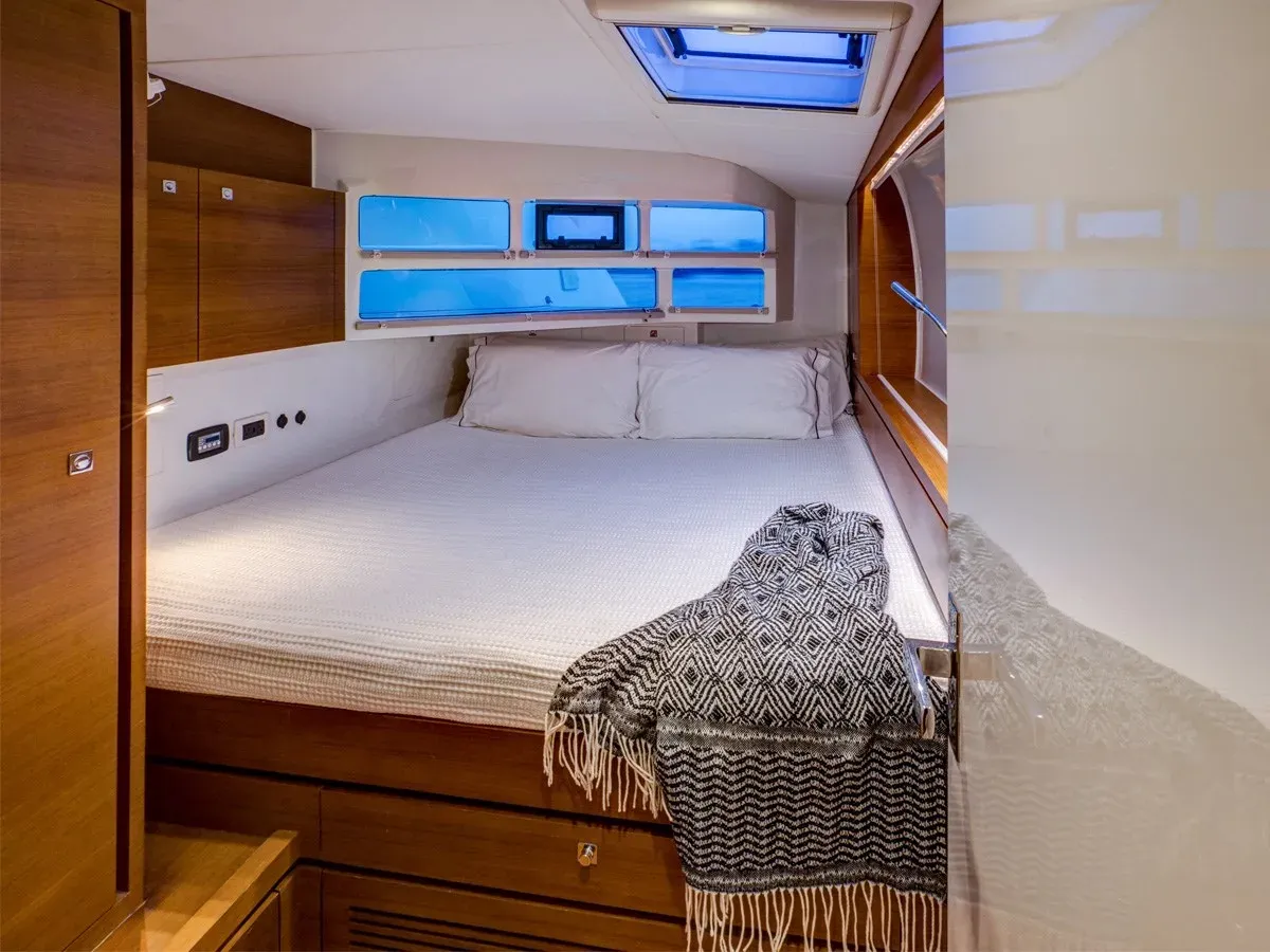 Buy a yacht DEFIANCE - GUNBOAT
