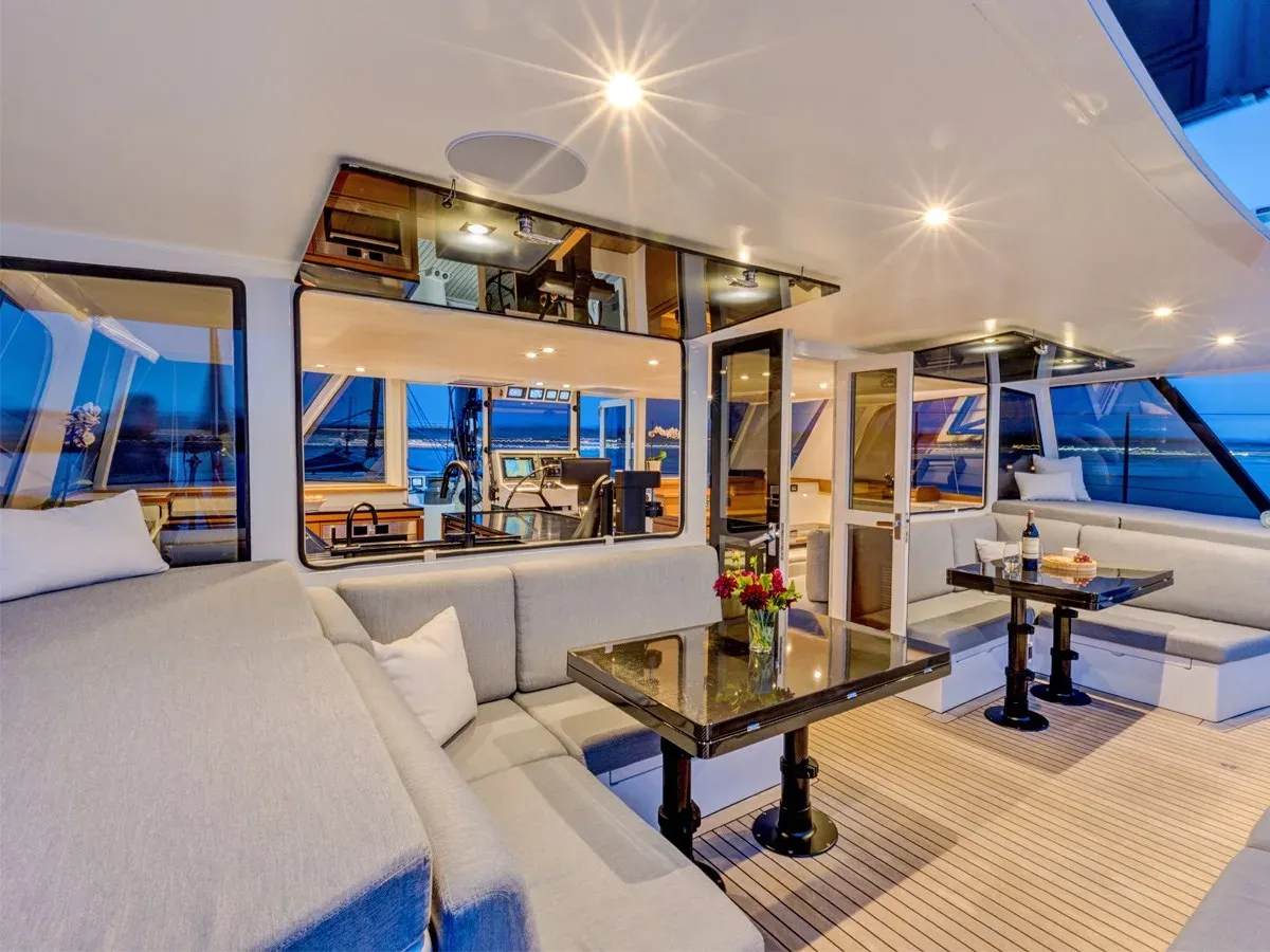 Buy a yacht DEFIANCE 2012