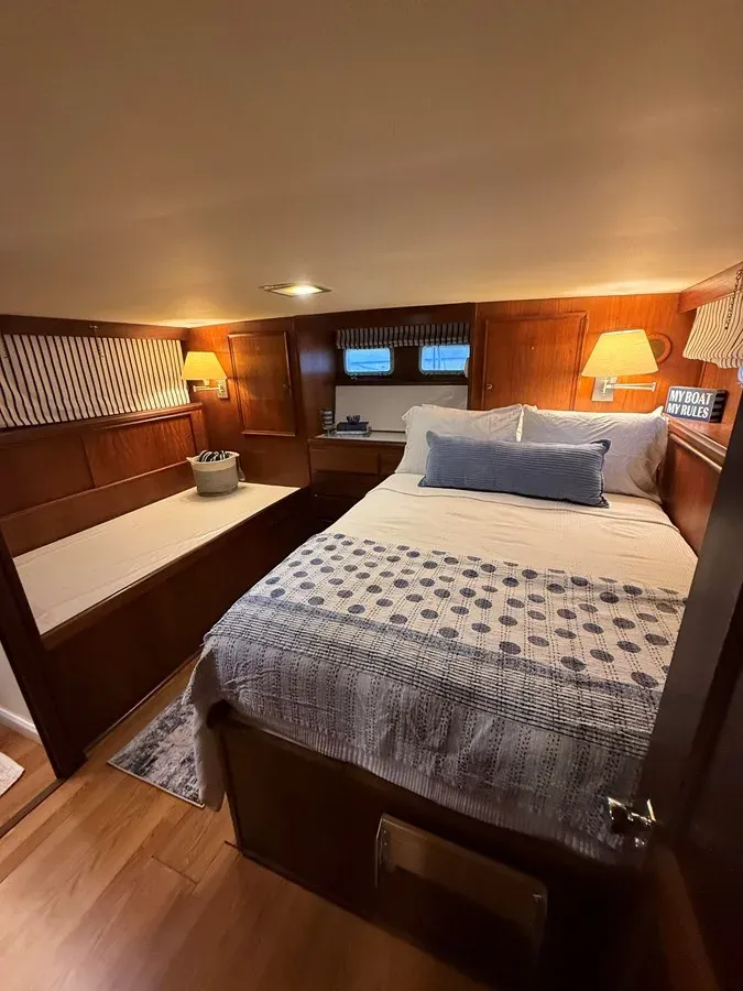 LANAI - Hatteras yacht sale