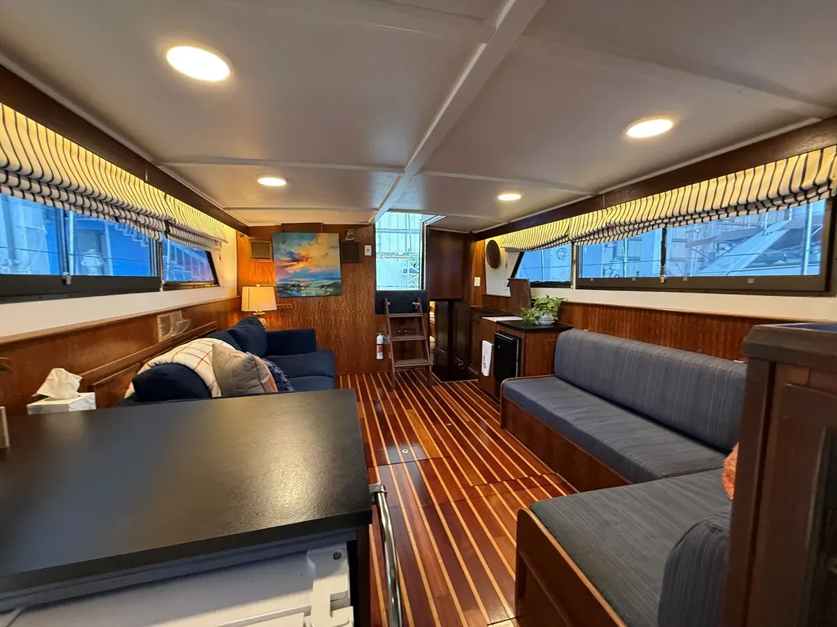 LANAI - Hatteras yacht sale