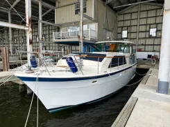 best yacht sales deals LANAI - Hatteras
