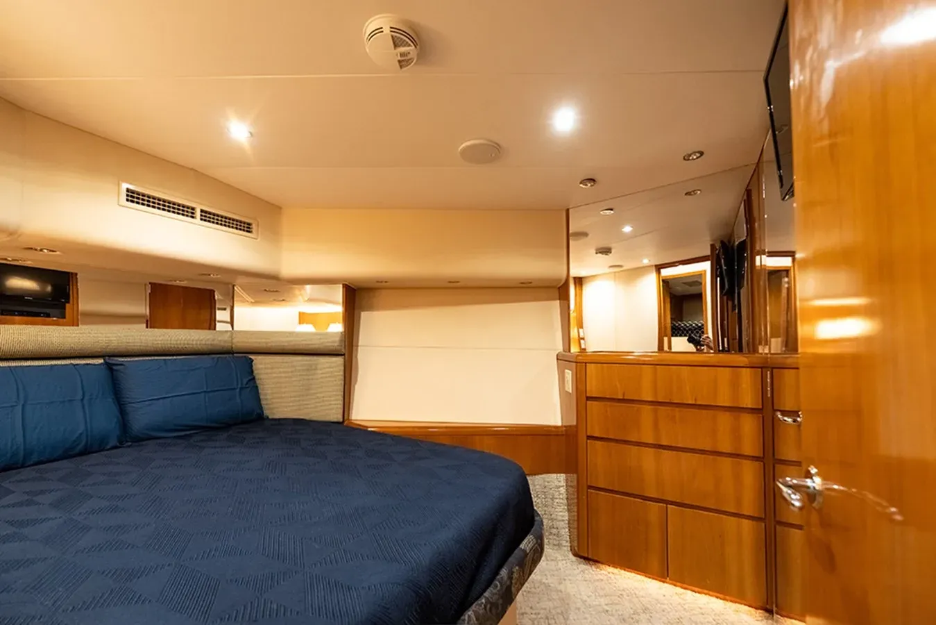 Buy a FRIENDSHIP - Hatteras at Shestakov Yacht Sales