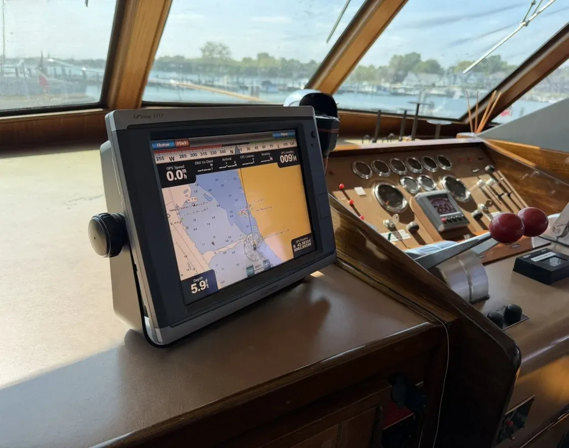 Buy a yacht Resolute - Hatteras
