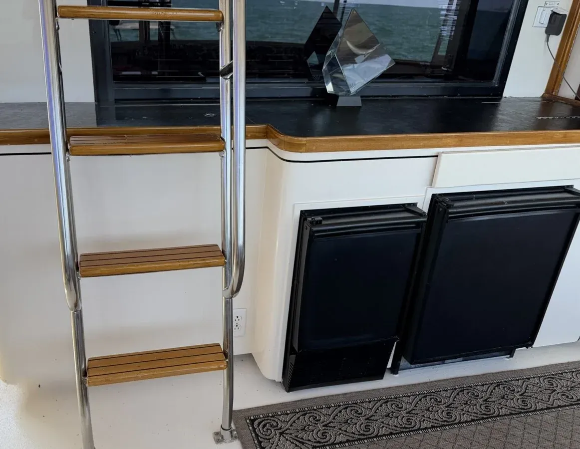Buy a Resolute - Hatteras at Shestakov Yacht Sales