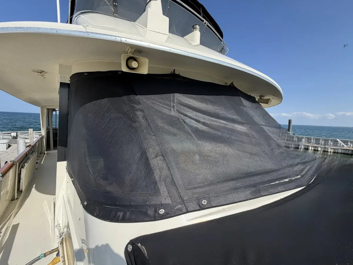 Buy a yacht Resolute - Hatteras