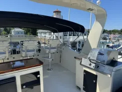 Buy a yacht Resolute Cockpit Motoryaht