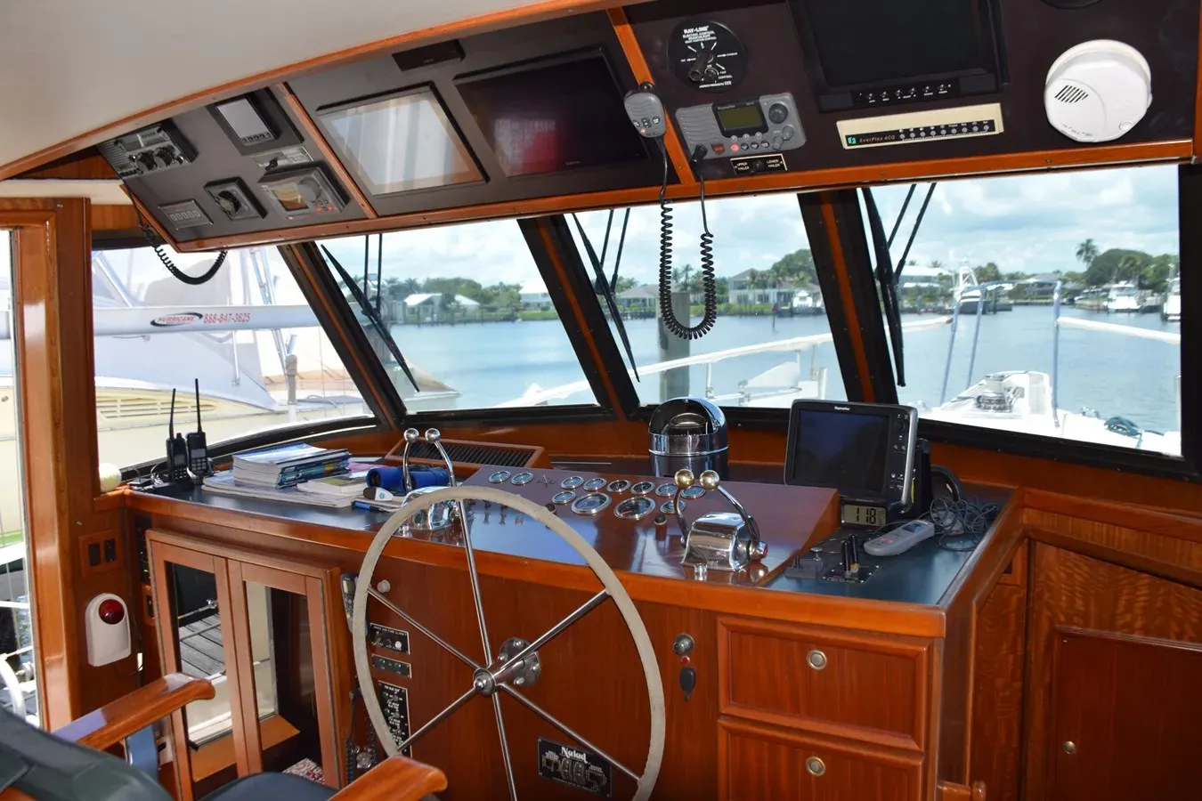 Buy a QA3 - Hatteras at Shestakov Yacht Sales