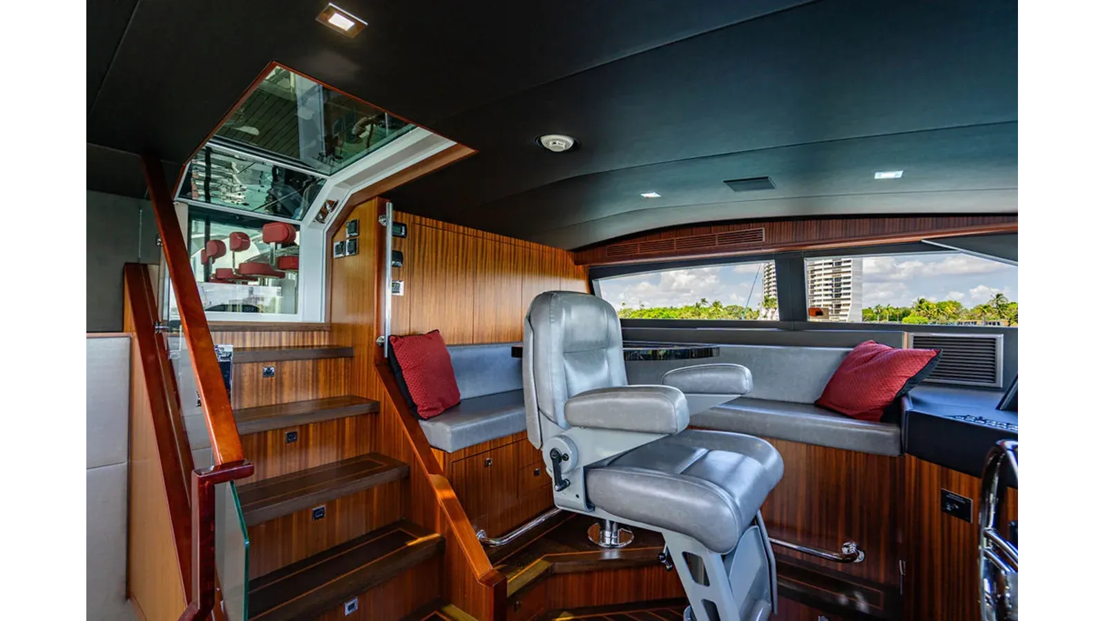 Купить яхту TRU LUV - Hatteras в Shestakov Yacht Sales