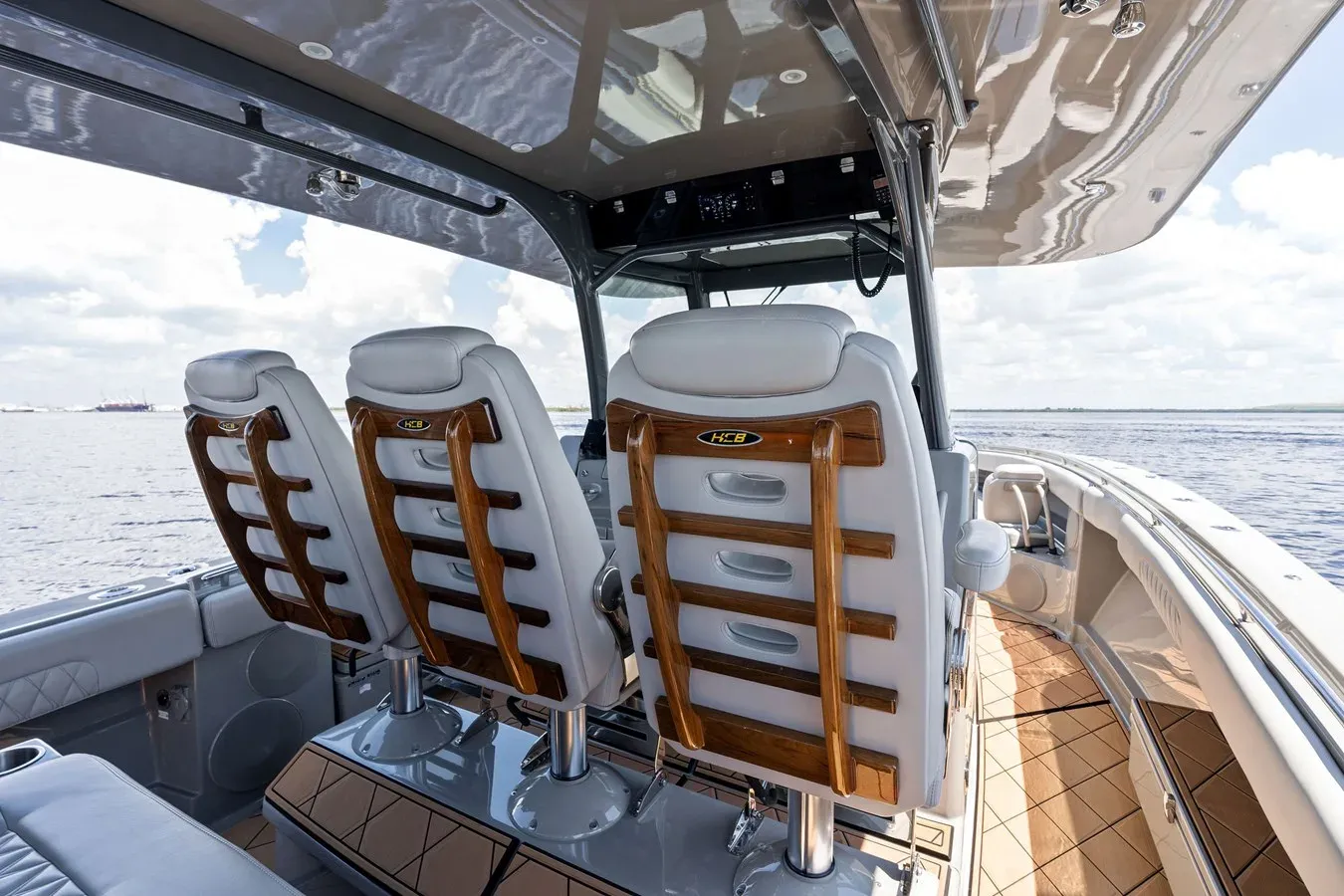 FIFTY SHADES OF GRAYDON 42 Lujo yacht sale
