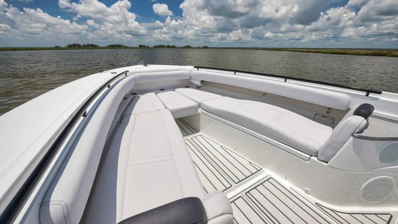 TRAVELLER - HCB yacht sale