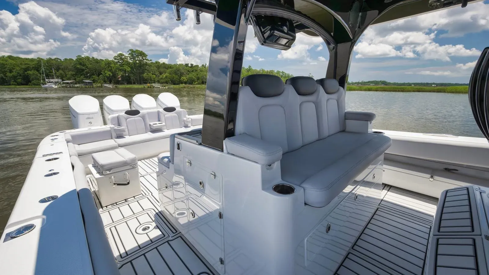 Buy a yacht TRAVELLER - HCB