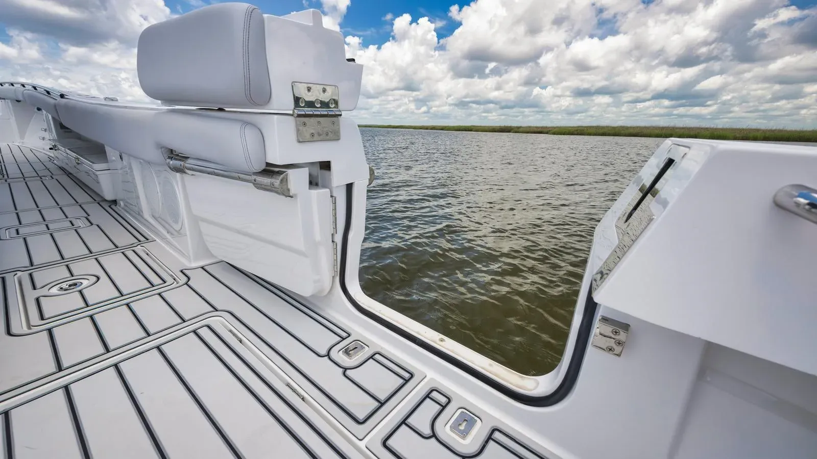 Buy a yacht TRAVELLER - HCB