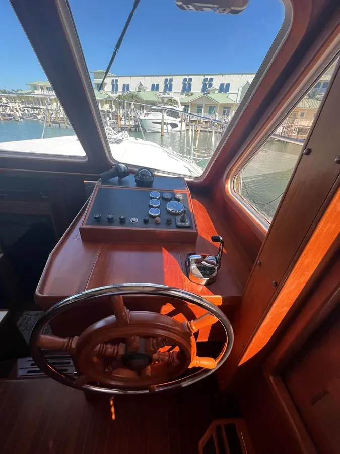 Buy a yacht Great Looper 36 Sundeck Trawler