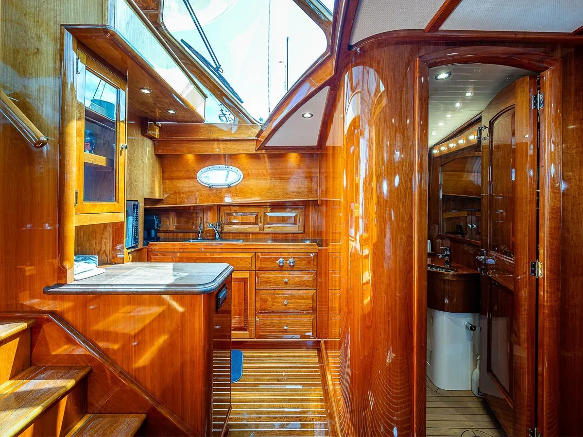 the best price on MEL BELLE 2018