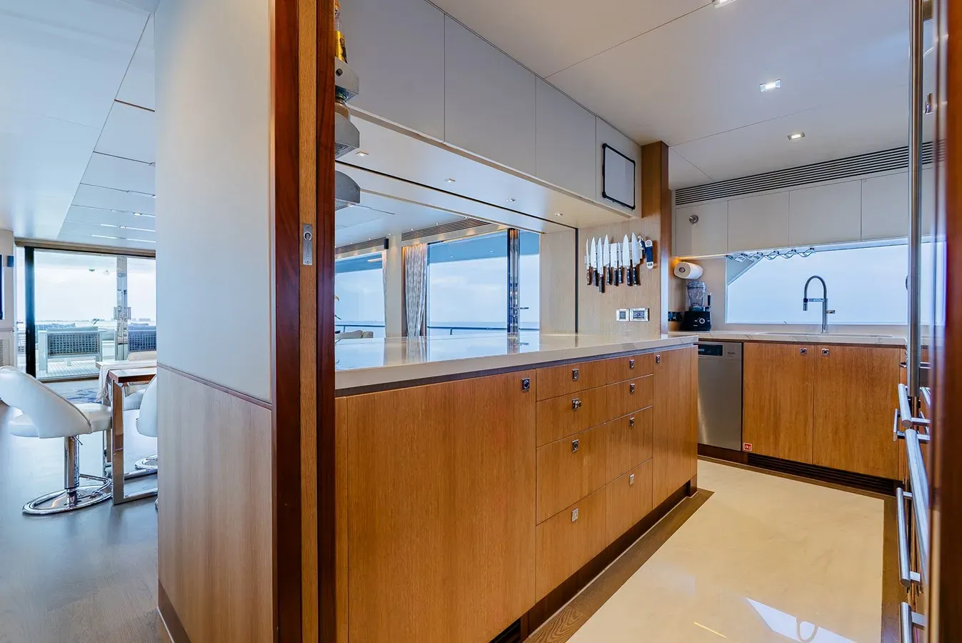 Buy a yacht AQUA LIFE FD90 Skyline