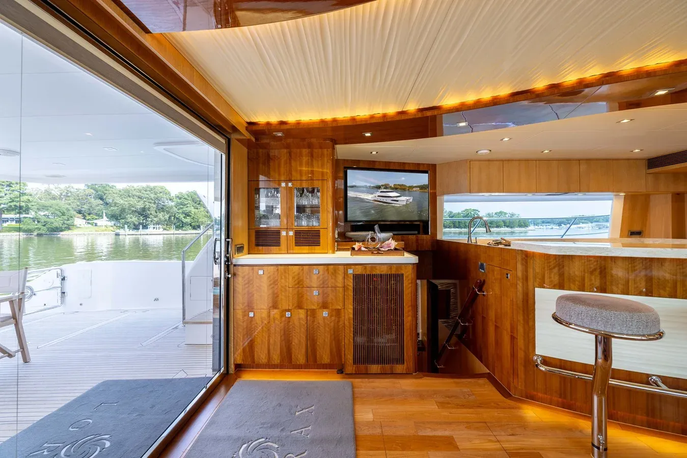 Buy a yacht LORAX - HORIZON MOTOR YACHTS