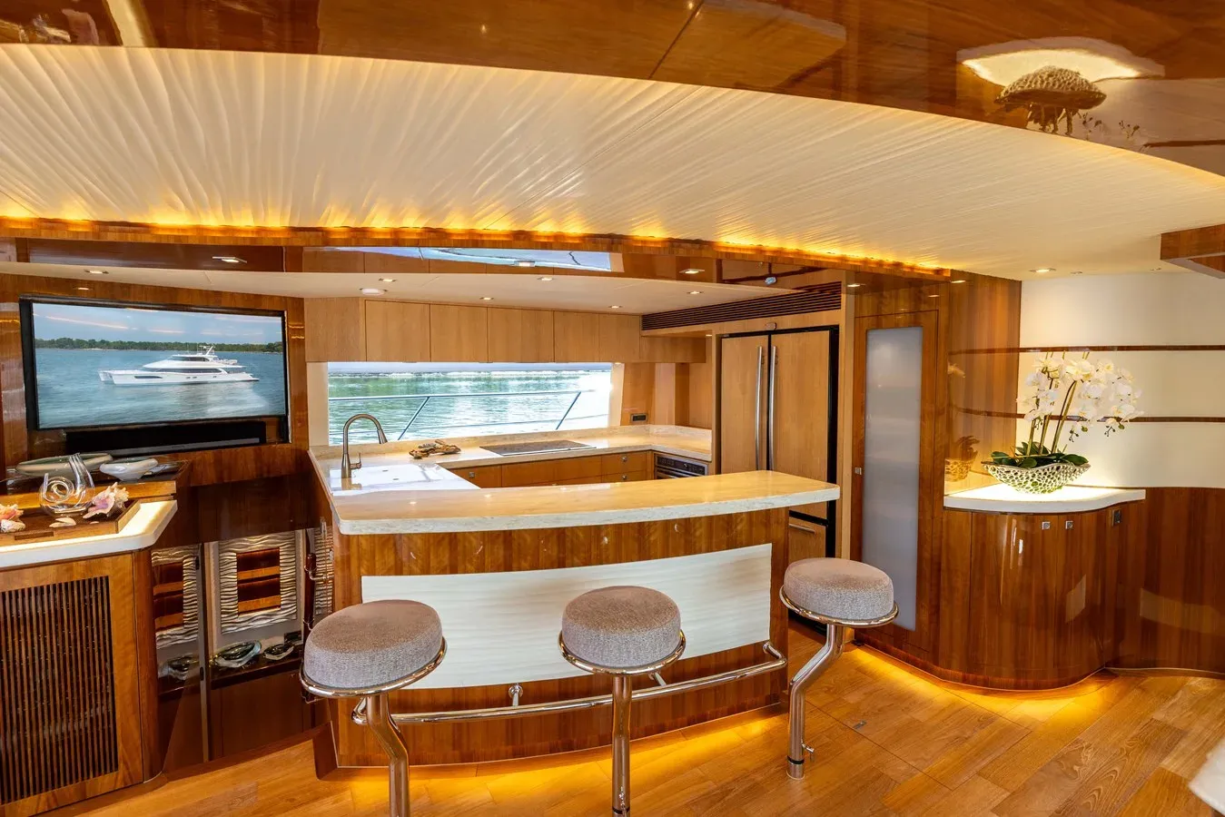 Buy a LORAX - HORIZON MOTOR YACHTS at Shestakov Yacht Sales