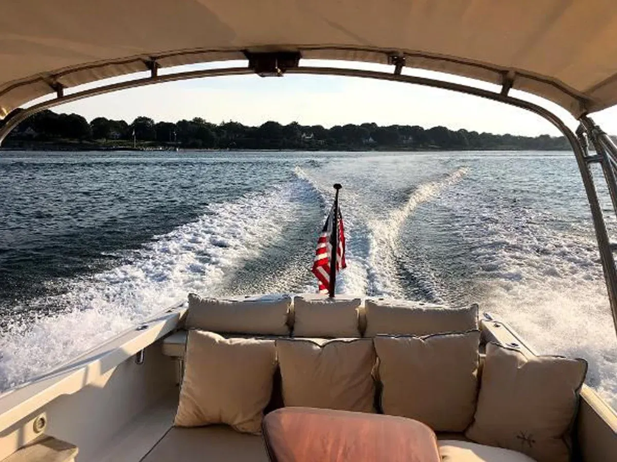 OCTOBER SKY - HUNT YACHTS