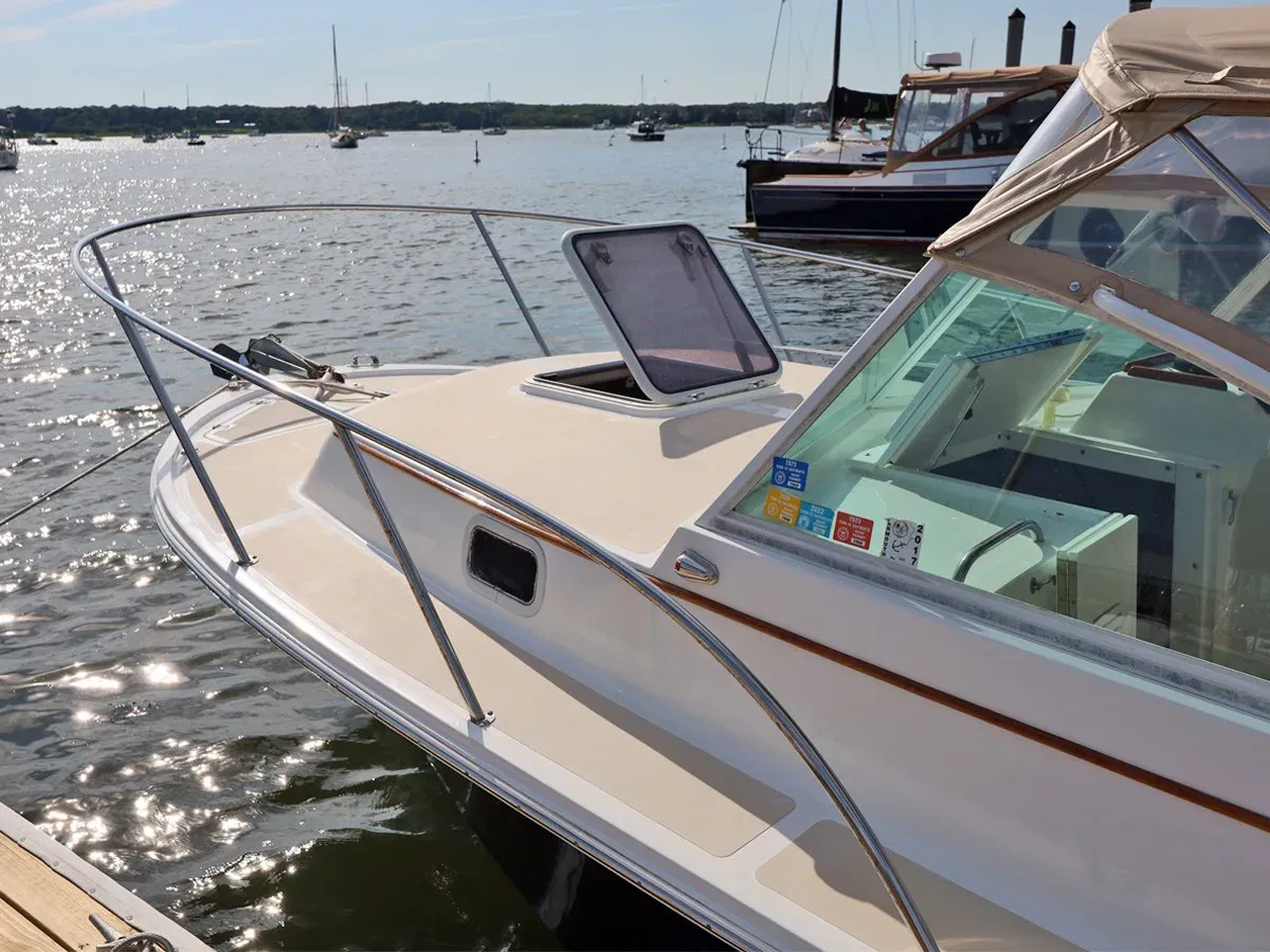 THE ENDLESS SUMMER - HUNT YACHTS