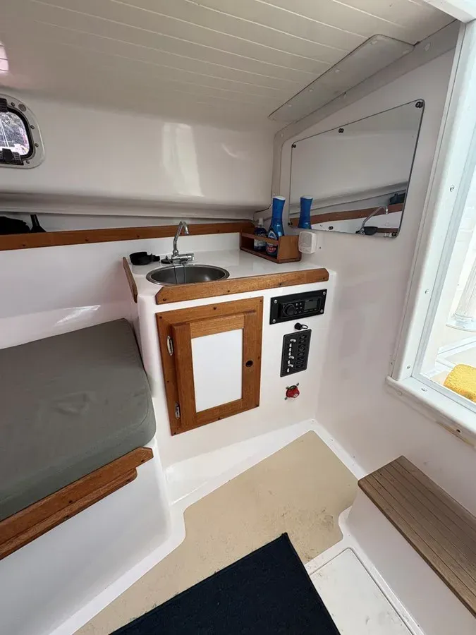 Buy a WAHINE Surfhunter 25 at Shestakov Yacht Sales