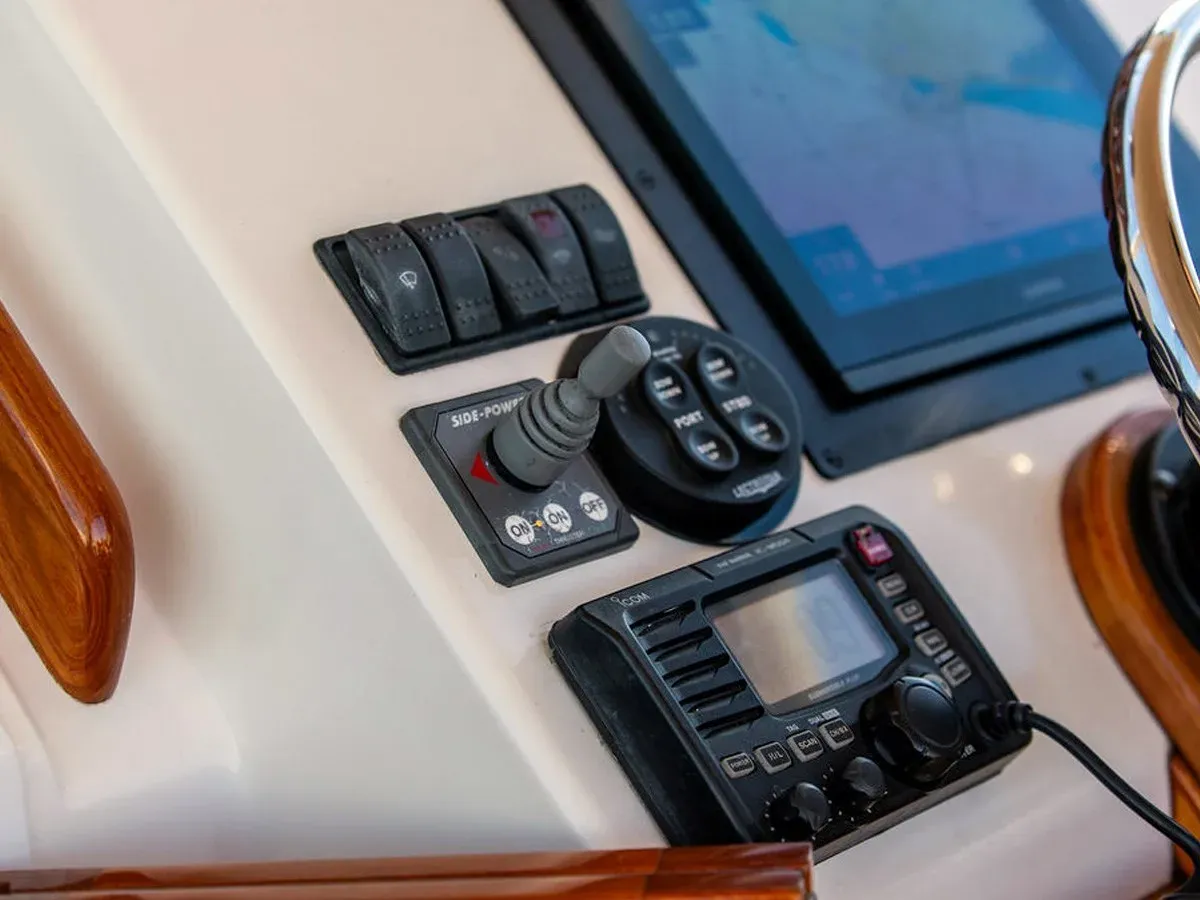 Продажа яхты BATTENDOWN - HUNT YACHTS
