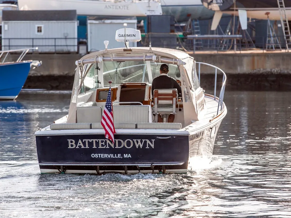 Продажа яхты BATTENDOWN - HUNT YACHTS