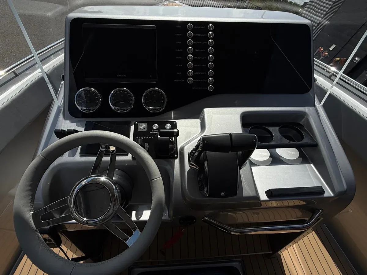 Buy a yacht Iguana Sport Sport