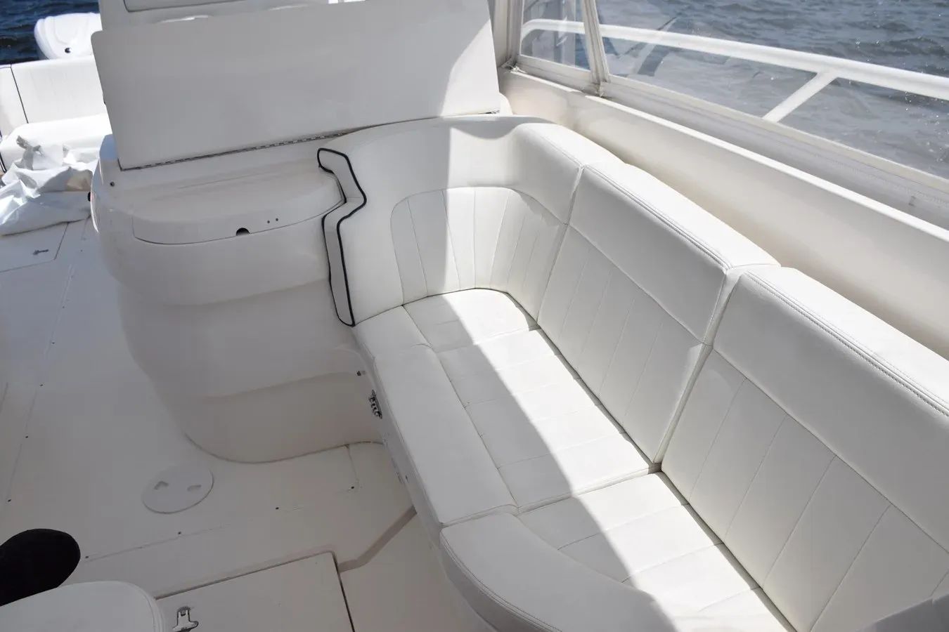 Buy a yacht ISLA REINA 390 Sport Yacht