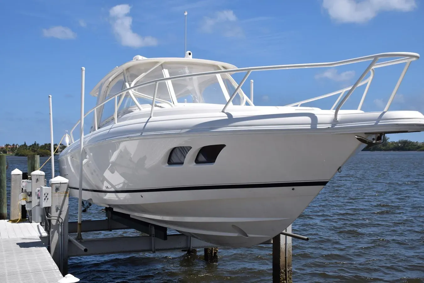 Buy a ISLA REINA 39 at Shestakov Yacht Sales
