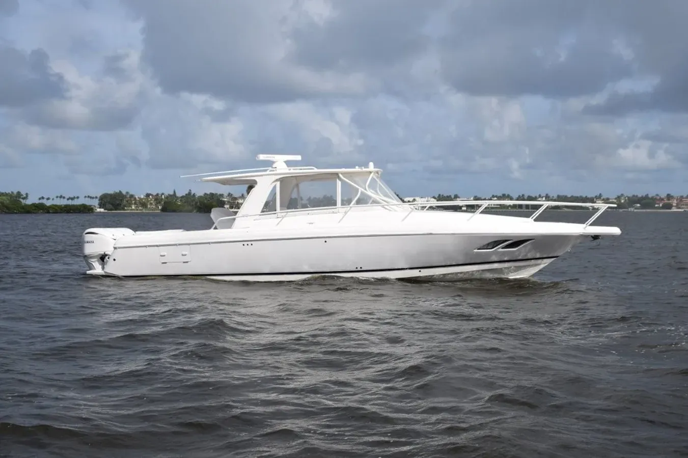 Buy a ISLA REINA 39 at Shestakov Yacht Sales