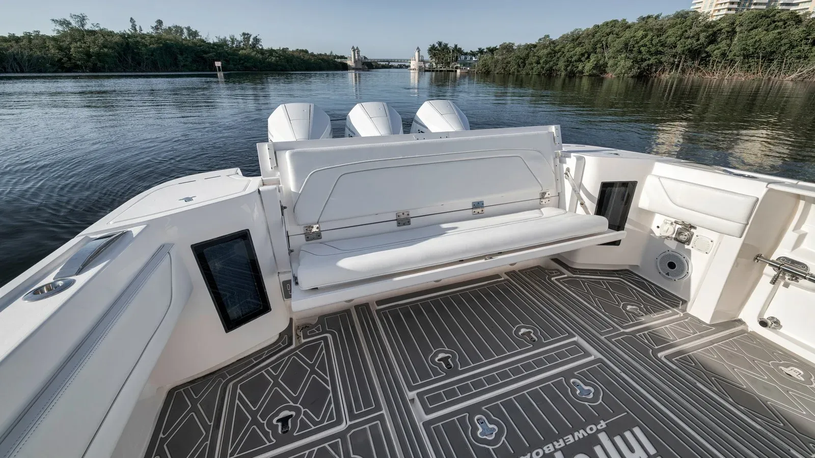 best yacht sales deals LITTLE HOO 375 Nomad SE
