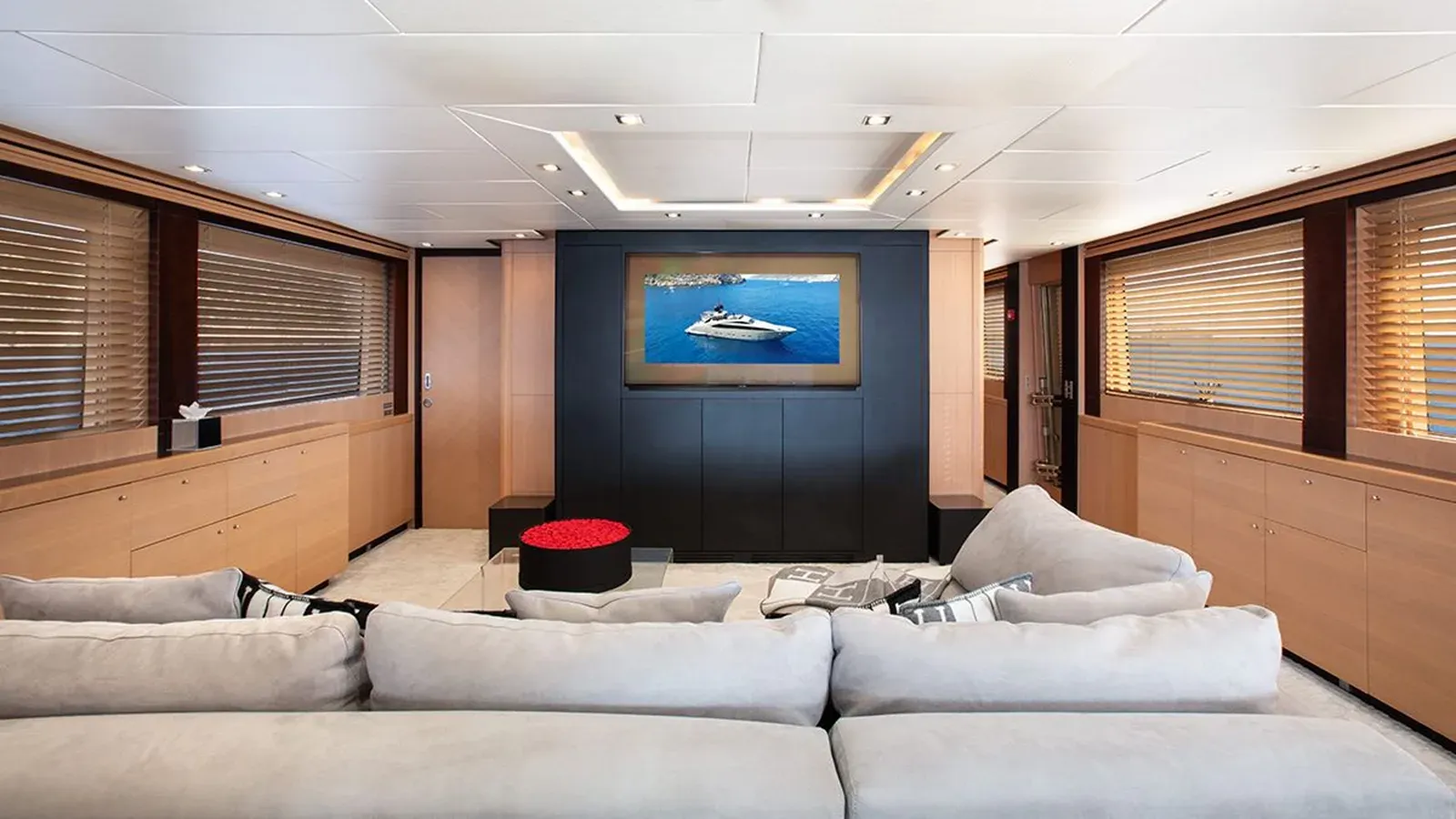 Buy a yacht YCM 120 - ISA YACHTS