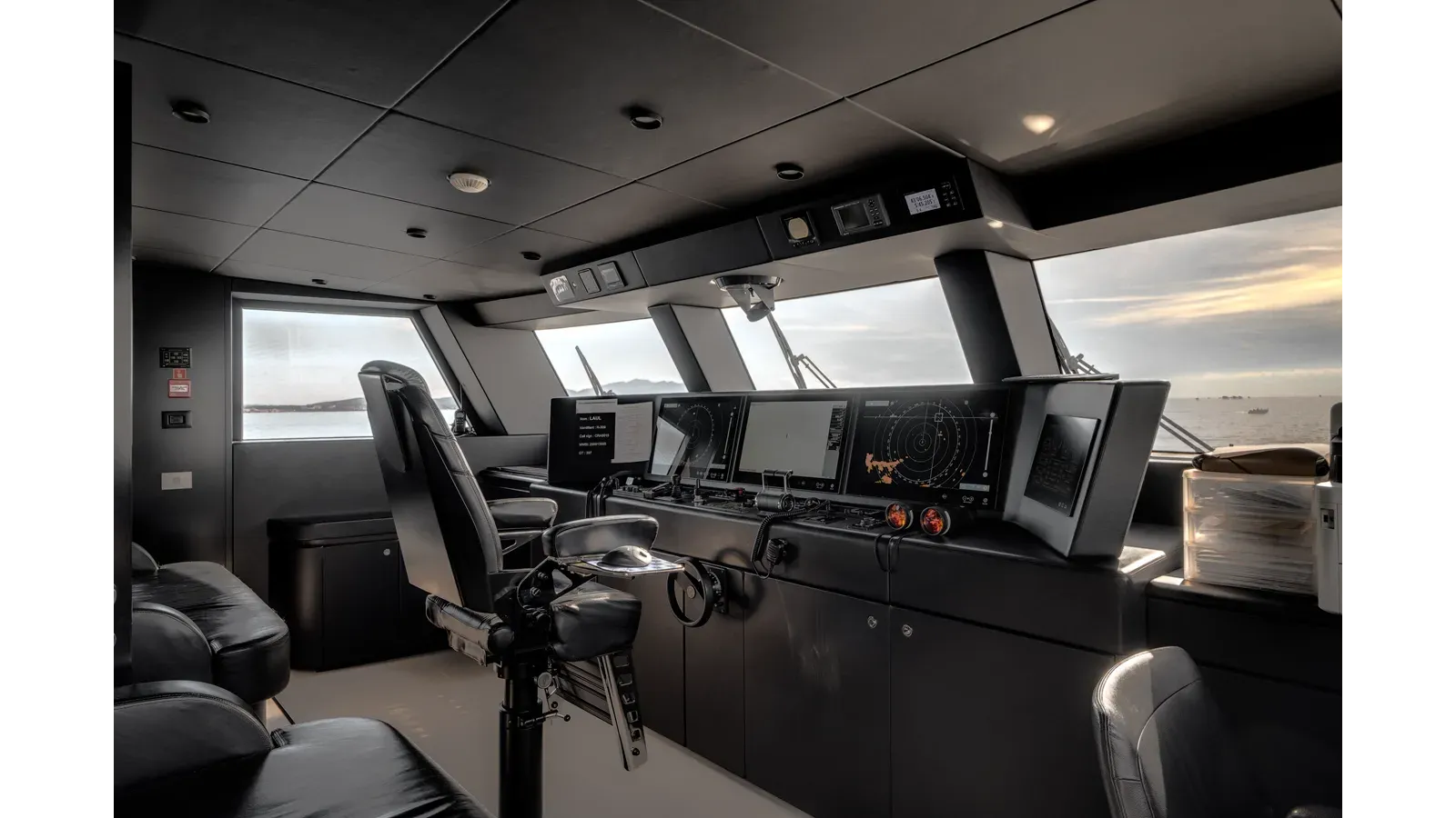 Buy a L.A.U.L Extra 130 Alloy at Shestakov Yacht Sales