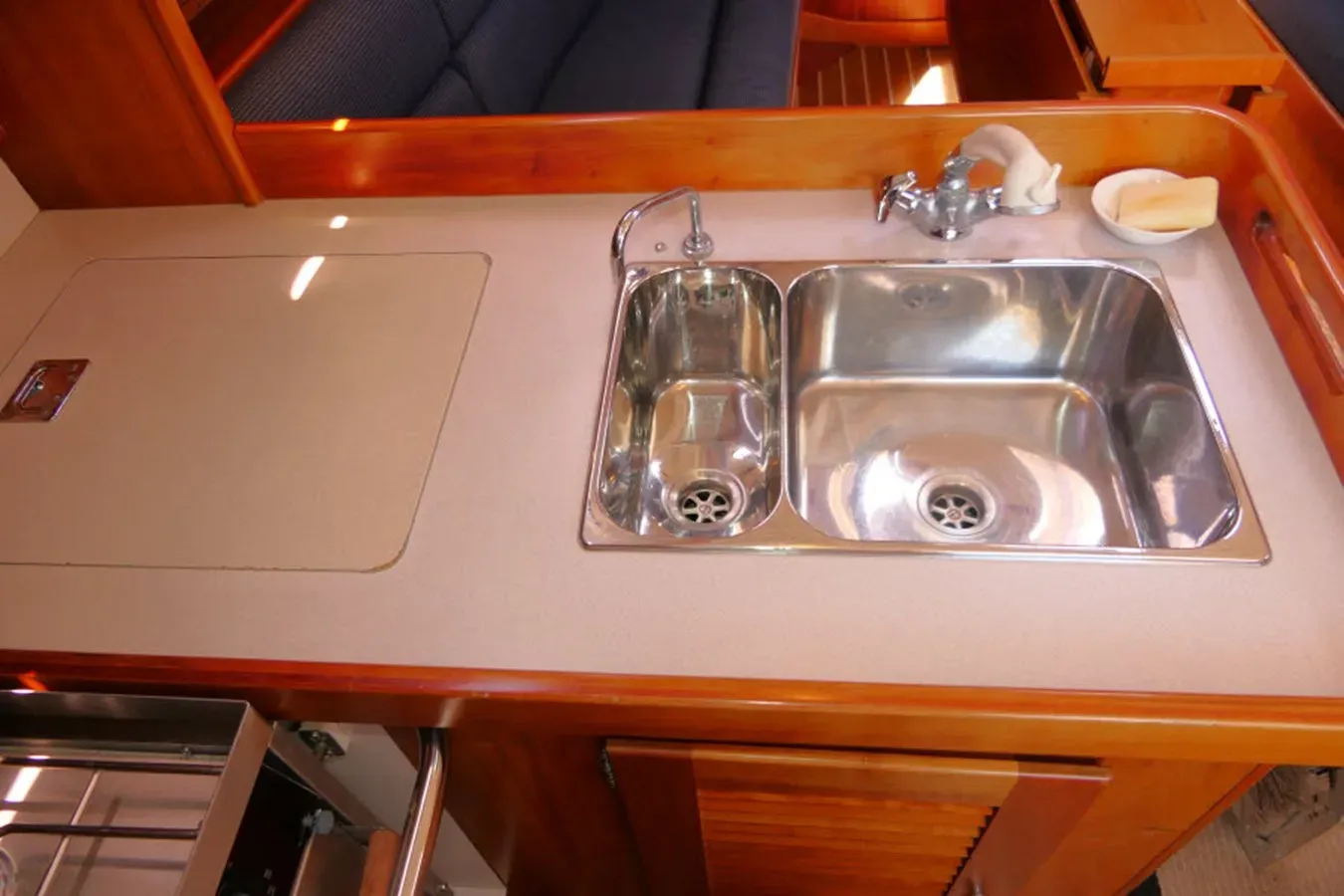 the best price on OBLIO - J BOATS